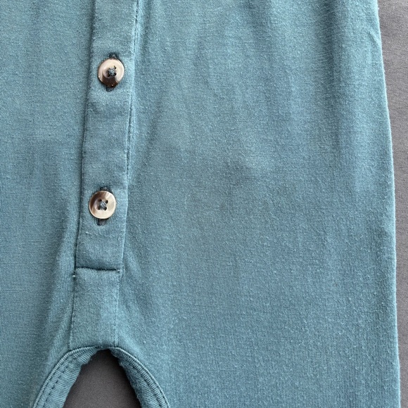 Kate Quinn Bamboo romper size 6-12M - Picture 2 of 7